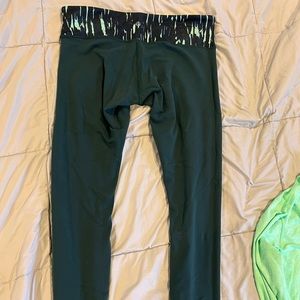 Reversible Lululemon workout leggings! Great color and in great shape.